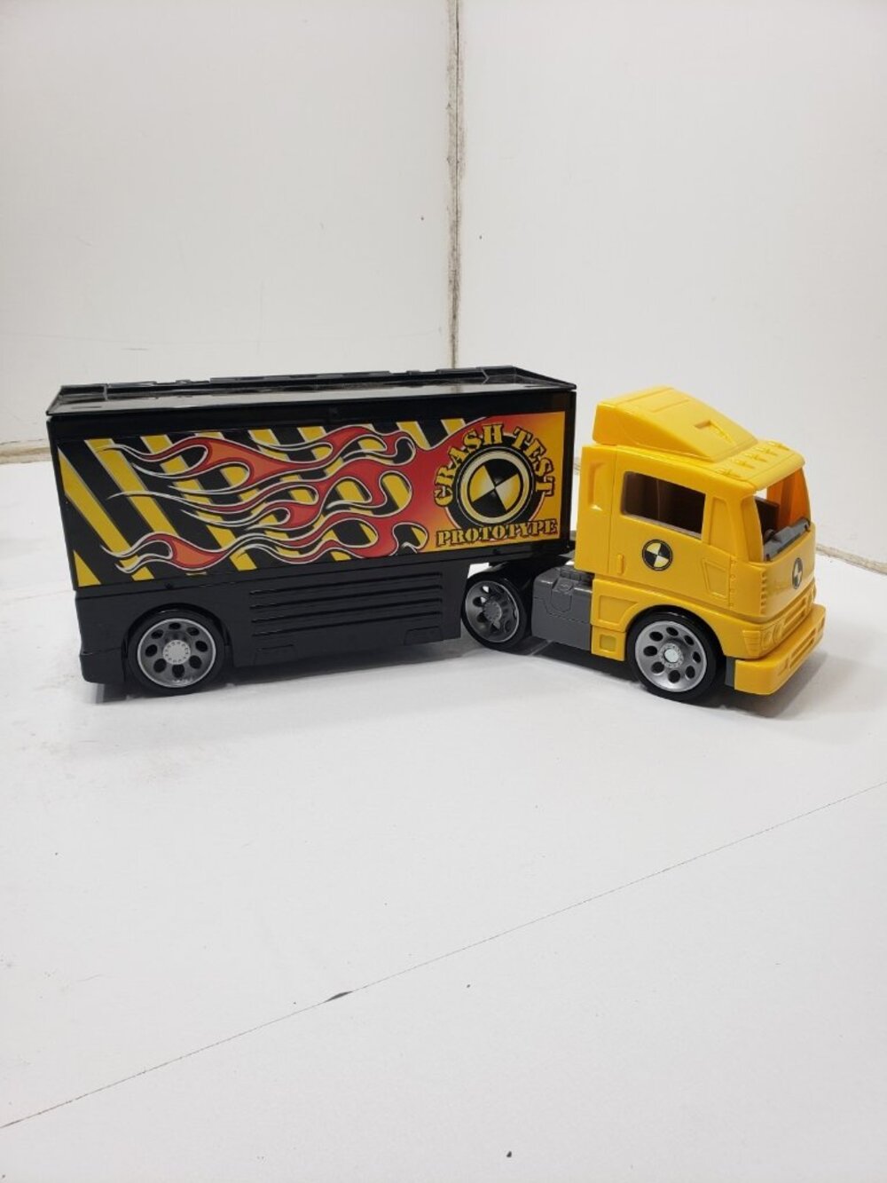 Hot Wheels Crash Dummies Semi Truck Yellow Cab Black Trailer Mattel Toy